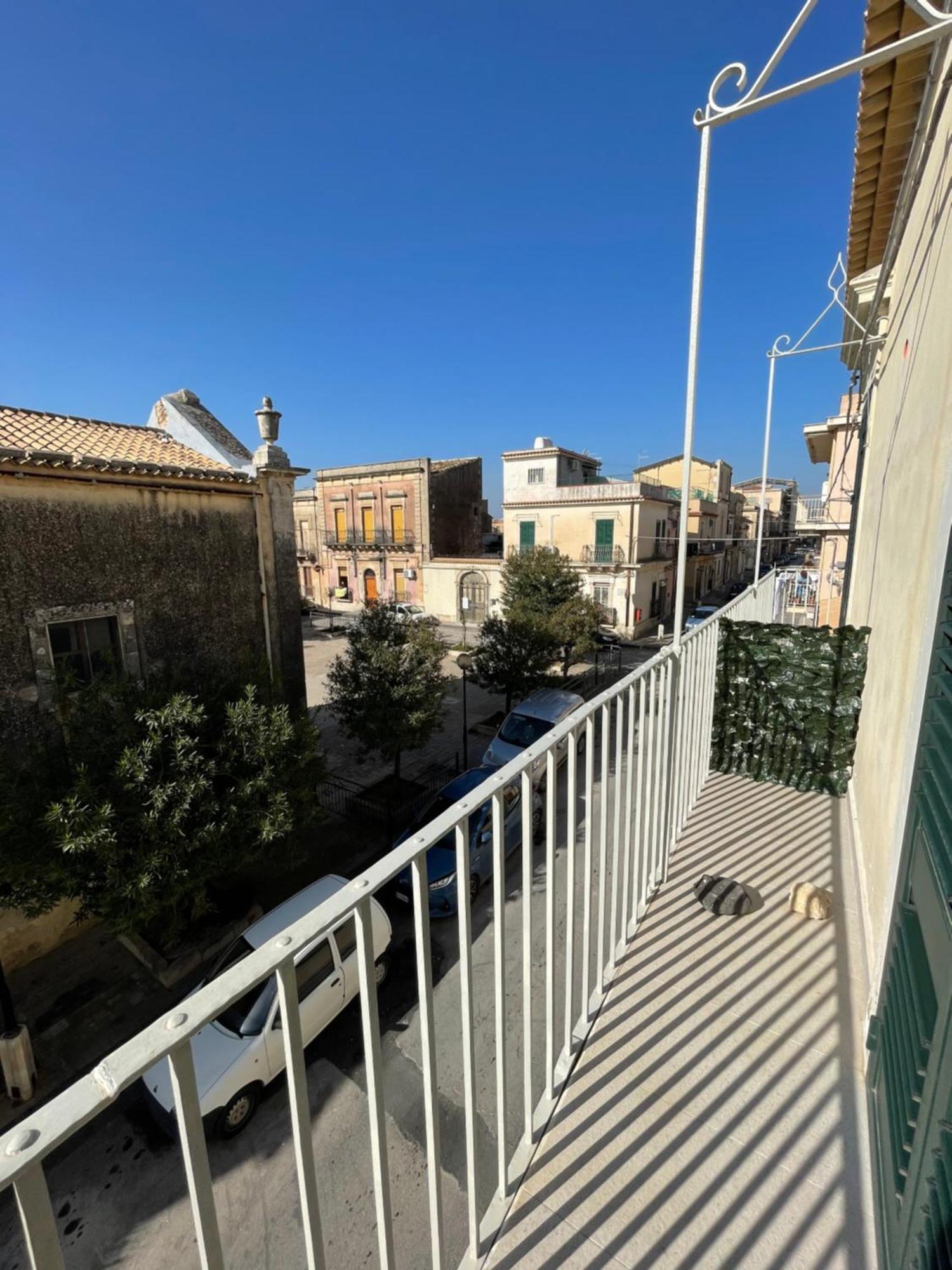 Casa Crispi Hotel Noto Exterior photo