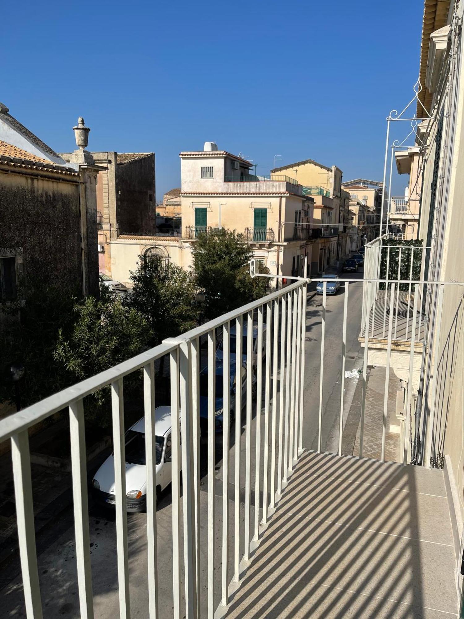 Casa Crispi Hotel Noto Exterior photo